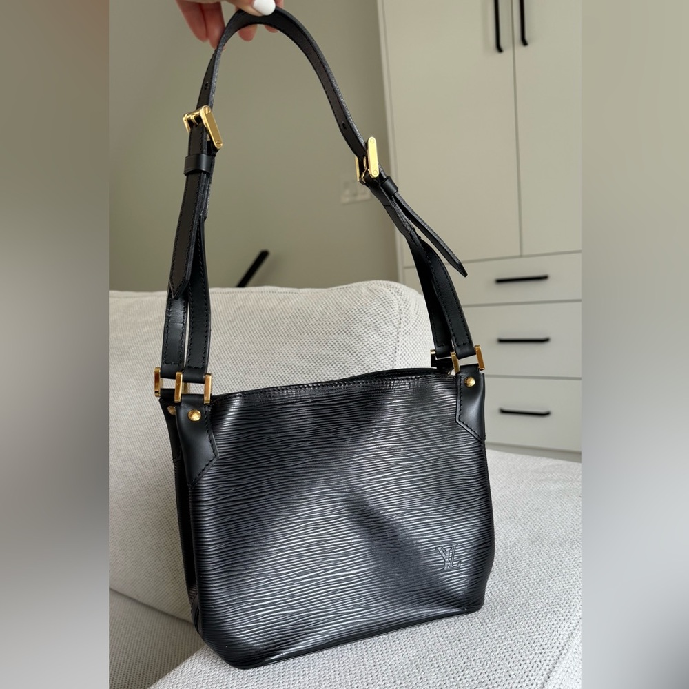 ❌SOLD❌Authentic Louis Vuitton Black Epi Mandara PM shoulder bag - Picture 2 of 16